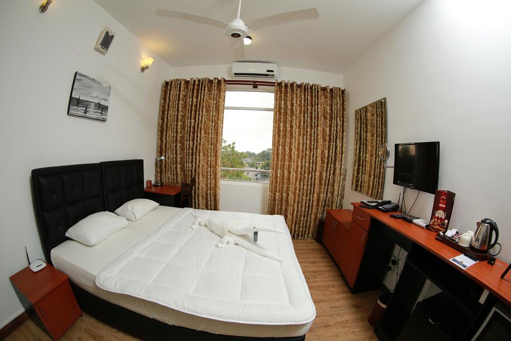 Kdu Hotel Boralesgamuwa Exterior photo